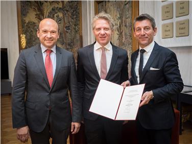 Südtirol hat ersten Kammersänger  - Landesrat Achammer gratuliert