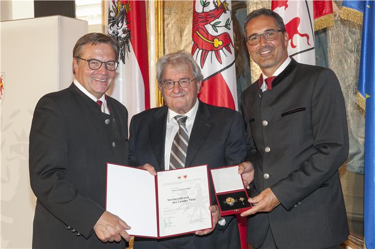 Verdiente Südtiroler von LH Kompatscher und LH Platter geehrt