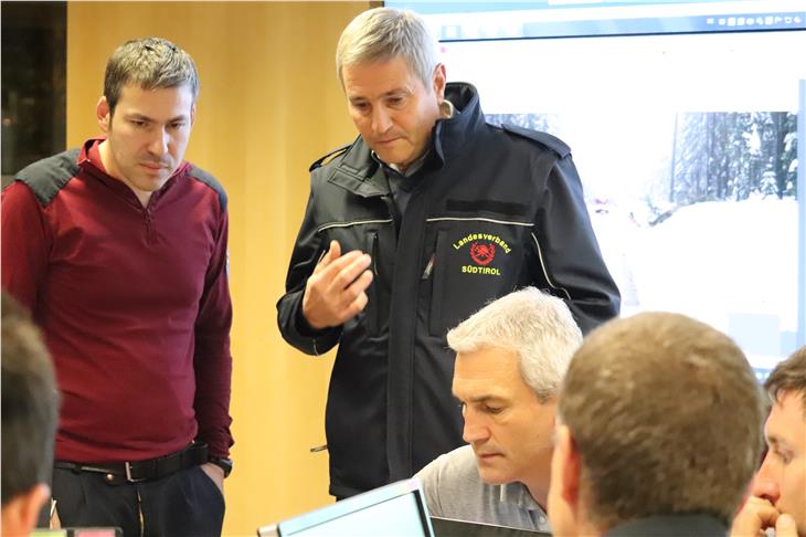 300 Einsätze von 115 Feuerwehren, Straßen gesperrt, 7600 ohne Strom