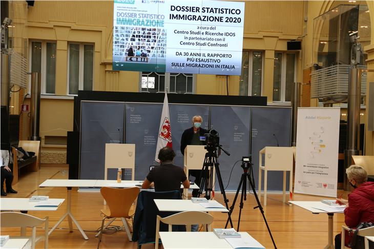 Jahrbuch zur Einwanderung 2020 vorgestellt