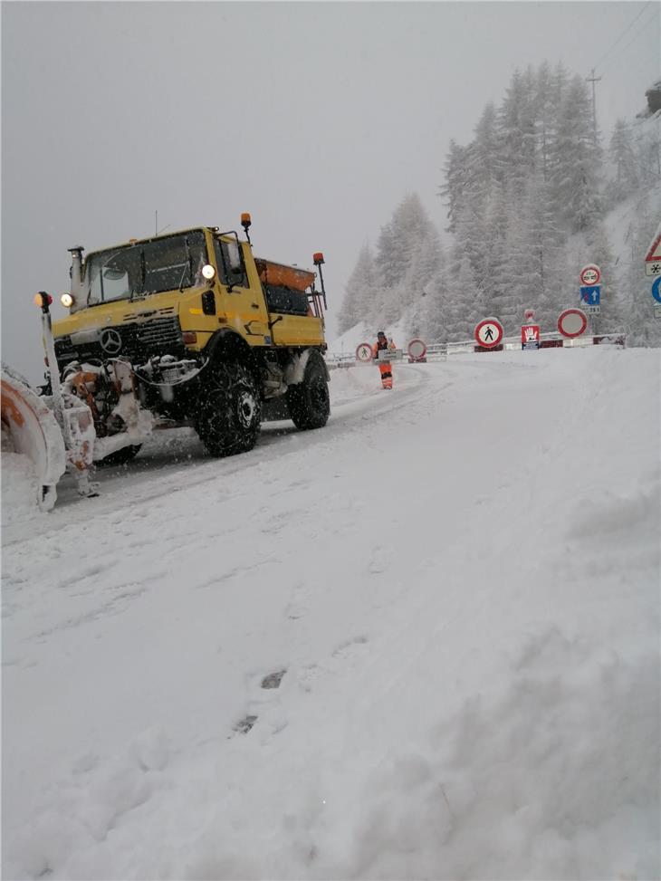 Schneefälle: Lage relativ ruhig, Stromausfälle, gesperrte Straßen