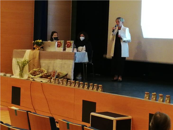 Mangé bun, sann y natural te scolina: Publicaziun nöia