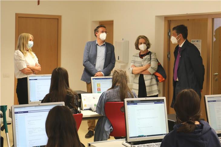 Scora ladina: Contlujiun dl ann de scora y de scolina