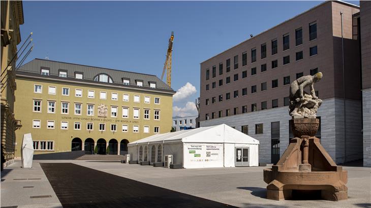 Zeltstruktur am Silvius-Magnago-Platz: Vom Test- zum Impfzentrum