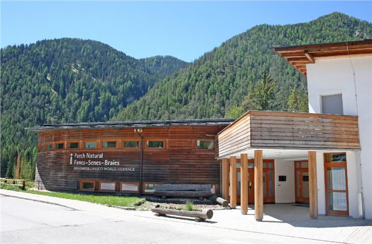 Die Welt ist nicht genug: Fotoausstellung ab 25. Juni in St. Vigil