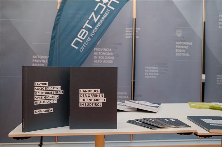 Laur por la jonëza: “Netz” á publiché so manual por talian y todësch