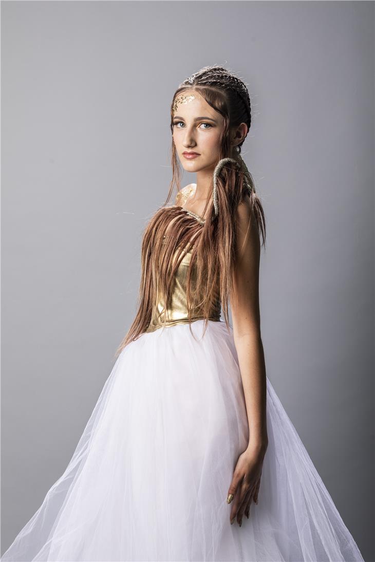 Friseurinnen bestehen praktische Meisterprüfung