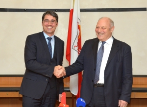 Nun ist es offiziell: Alt-LH Durnwalder übergibt Amt an LH Kompatscher