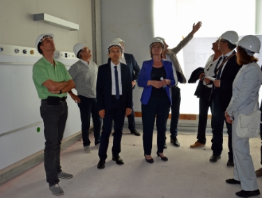 Krankenhaus Bozen: LR Tommasini und Stocker begutachten Baufortschritt