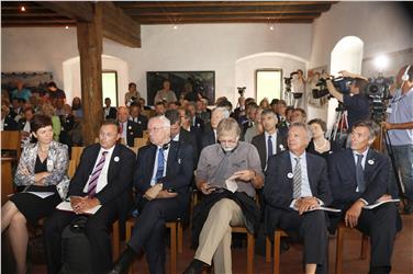 Tag der Autonomie (1/4): Kontroverse Standpunkte über Geschichte