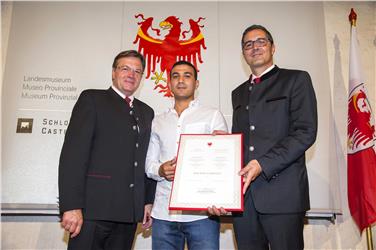 Verdienstkreuzverleihung: Ehrenamt als Kitt der Gesellschaft