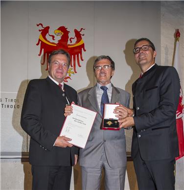 Verdienstkreuzverleihung: Ehrenamt als Kitt der Gesellschaft