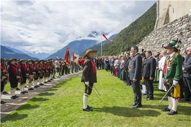 Verdienstkreuzverleihung: Ehrenamt als Kitt der Gesellschaft