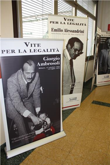 Inaugurata mostra “Vite per la legalità” all’ITE Battisti 