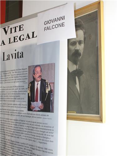 Inaugurata mostra “Vite per la legalità” all’ITE Battisti 
