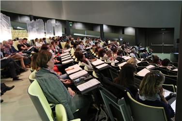 Tagung zu Sprachkompetenzen an Schulen eröffnet 