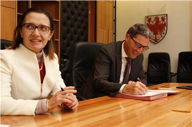 Gerichtsgebäude: LH Kompatscher besiegelt Übernahme